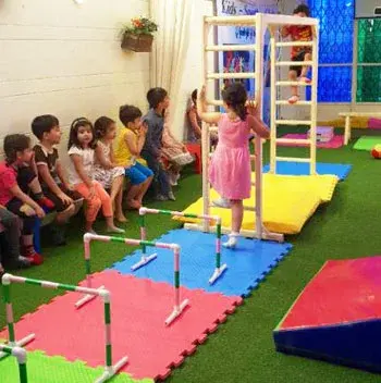 مدرسه سرواندیشان آفتاب، کلاس های ژیمناستیک پیش دبستان سرواندیشان آفتاب محدوده تهرانپارس 